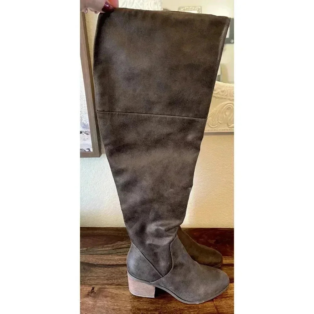 NIB Report Footwear Womens Fisher Faux Suede Round Over Knee Fashion Boots Sz 8